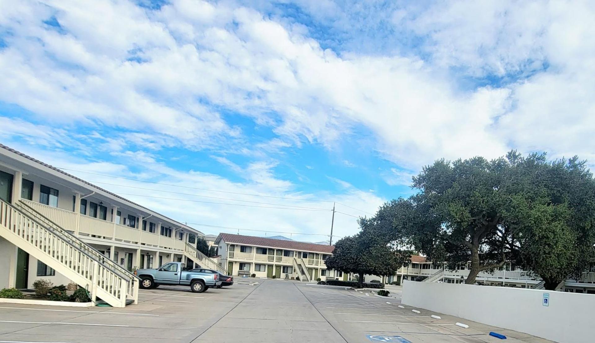 Soledad Motel 8 Exterior photo